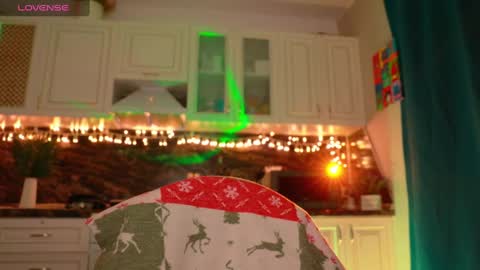 Snapshot of _axolot_ chatting on 12-12-24, 03:21 Olivia online show from 12-12-24, 03:21