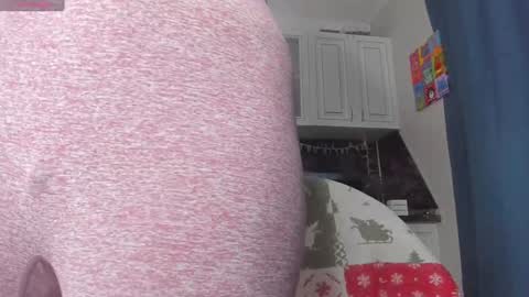 Snapshot of _axolot_ chatting on 01-08-25, 10:58 Olivia online show from 01-08-25, 10:58