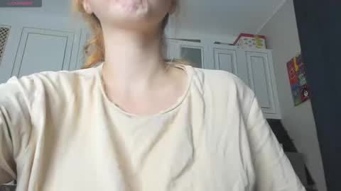 Snapshot of _axolot_ chatting on 10-21-25, 08:20 Olivia online show from 10-21-25, 08:20