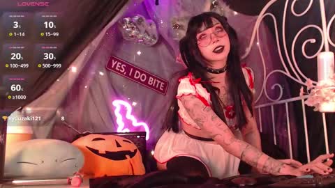 Snapshot of _babby_doll chatting on 10-14-25, 05:36 Crystal online show from 10-14-25, 05:36