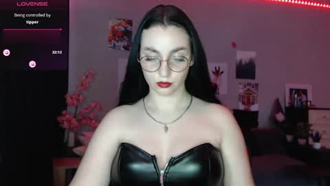 Snapshot of _badkarma_ chatting on 03-12-25, 07:02 Tiffany online show from 03-12-25, 07:02