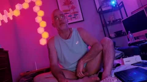 Snapshot of _bearyhairy_ chatting on 11-24-25, 08:14 Chupa Bear online show from 11-24-25, 08:14