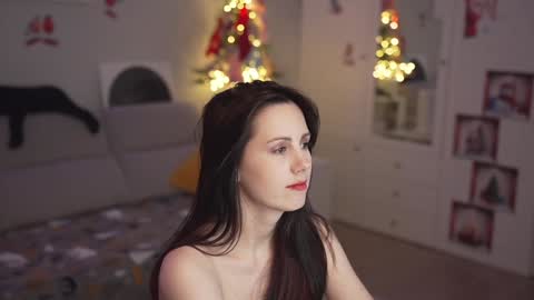 Lili online show from 12-24-24, 12:11