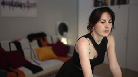 Snapshot of _blackbee_ chatting on 11-04-25, 11:42 Lili online show from 11-04-25, 11:42