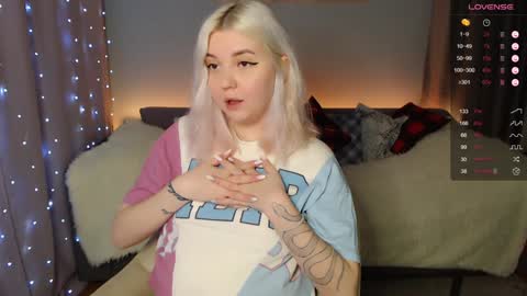 Snapshot of _blonde_barbie_ chatting on 12-07-24, 08:49 Elizabeth online show from 12-07-24, 08:49