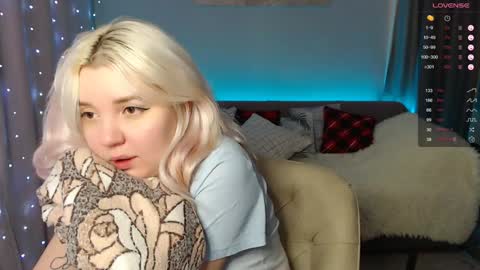 Snapshot of _blonde_barbie_ chatting on 12-15-24, 07:35 Elizabeth online show from 12-15-24, 07:35