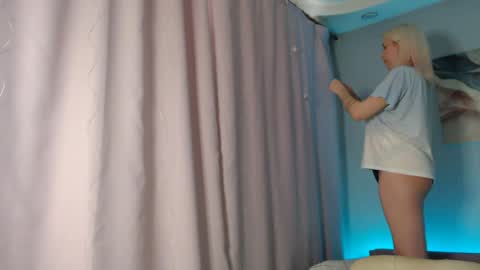 Snapshot of _blonde_barbie_ chatting on 12-17-24, 08:45 Elizabeth online show from 12-17-24, 08:45