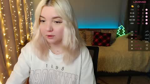 Snapshot of _blonde_barbie_ chatting on 12-26-24, 12:25 Elizabeth online show from 12-26-24, 12:25