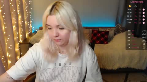 Snapshot of _blonde_barbie_ chatting on 12-26-24, 03:27 Elizabeth online show from 12-26-24, 03:27