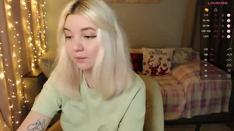 Snapshot of _blonde_barbie_ chatting on 01-03-25, 04:48 Elizabeth online show from 01-03-25, 04:48