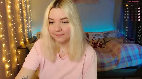 Snapshot of _blonde_barbie_ chatting on 01-13-25, 10:35 Elizabeth online show from 01-13-25, 10:35