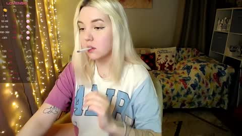 Snapshot of _blonde_barbie_ chatting on 01-17-25, 10:11 Elizabeth online show from 01-17-25, 10:11