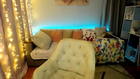 Snapshot of _blonde_barbie_ chatting on 01-22-25, 03:40 Elizabeth online show from 01-22-25, 03:40