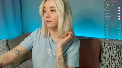 Snapshot of _blonde_barbie_ chatting on 02-13-25, 07:42 Elizabeth online show from 02-13-25, 07:42