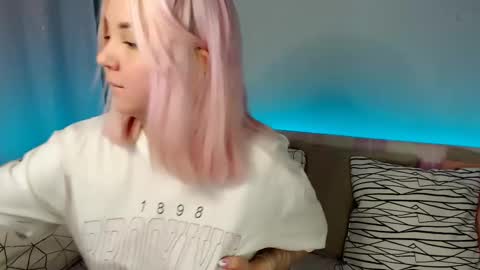 Snapshot of _blonde_barbie_ chatting on 02-20-25, 06:39 Elizabeth online show from 02-20-25, 06:39