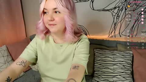 Snapshot of _blonde_barbie_ chatting on 03-05-25, 06:45 Elizabeth online show from 03-05-25, 06:45