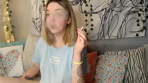 Snapshot of _blonde_barbie_ chatting on 10-13-25, 08:47 Elizabeth online show from 10-13-25, 08:47