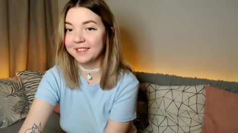 Snapshot of _blonde_barbie_ chatting on 11-22-25, 07:57 Elizabeth online show from 11-22-25, 07:57