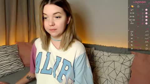 Snapshot of _blonde_barbie_ chatting on 11-24-25, 10:53 Elizabeth online show from 11-24-25, 10:53