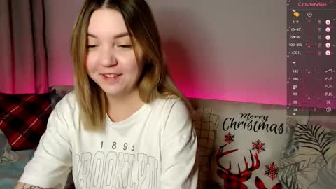 Snapshot of _blonde_barbie_ chatting on 12-21-25, 10:28 Elizabeth online show from 12-21-25, 10:28