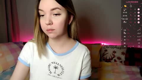 Snapshot of _blonde_barbie_ chatting on 01-07-26, 05:48 Elizabeth online show from 01-07-26, 05:48