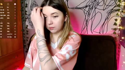 Snapshot of _blonde_barbie_ chatting on 04-05-26, 10:29 Elizabeth online show from 04-05-26, 10:29