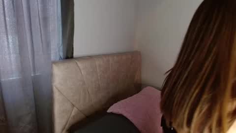 Snapshot of _camilaaa__ chatting on 03-05-25, 03:18 online show from 03-05-25, 03:18