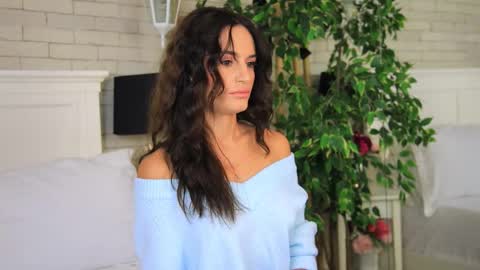 Snapshot of _carlawhite_ chatting on 10-06-25, 03:48 _carlawhite_ online show from 10-06-25, 03:48