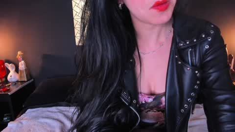 Carolina  online show from 12-23-24, 06:16