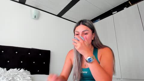 Bella  online show from 01-25-25, 10:28