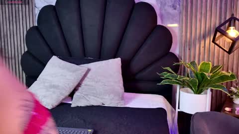 _charlotte_queen_ online show from 04-14-26, 01:28