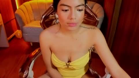 _charlottee_b online show from 07-26-26, 12:45