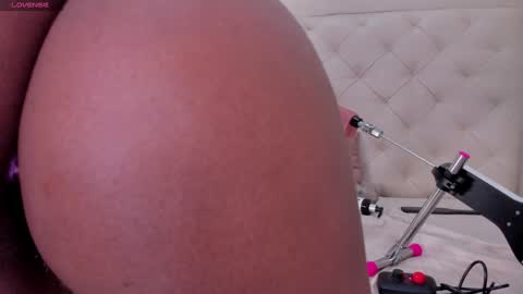 Chloe  online show from 01-30-25, 03:29