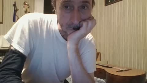 Snapshot of _col_t chatting on 06-19-26, 12:48 I hate social media Odio las redes sociales online show from 06-19-26, 12:48