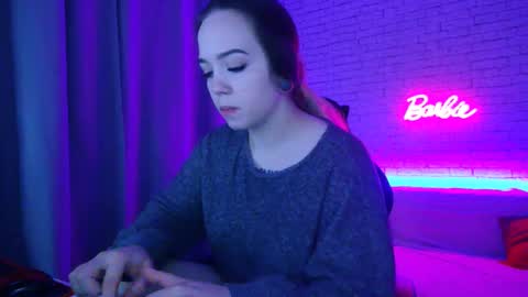 Snapshot of _crazybee_ chatting on 11-29-25, 10:07 Nica online show from 11-29-25, 10:07