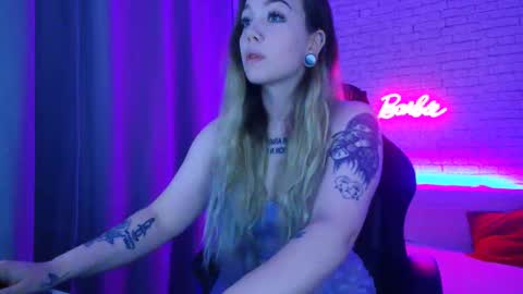 Snapshot of _crazybee_ chatting on 12-03-25, 06:32 Nica online show from 12-03-25, 06:32