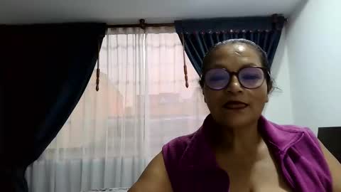 Snapshot of _cristal15 chatting on 11-11-25, 10:21 _cristal15 online show from 11-11-25, 10:21
