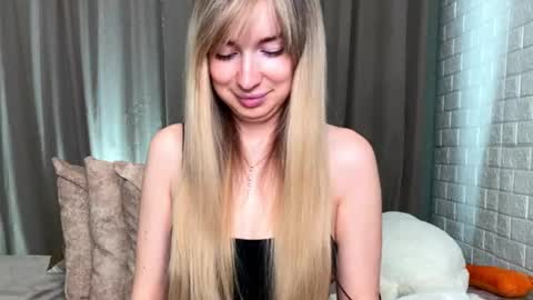 Snapshot of _crystal_moon_1 chatting on 11-17-25, 09:42 _crystal_moon_1 online show from 11-17-25, 09:42