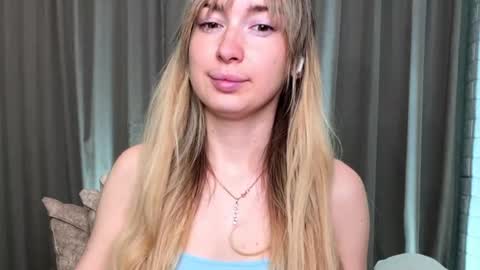 Snapshot of _crystal_moon_1 chatting on 11-18-25, 06:23 _crystal_moon_1 online show from 11-18-25, 06:23