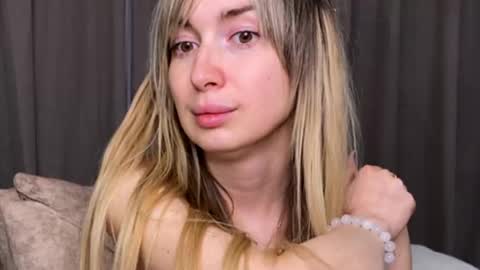 Snapshot of _crystal_moon_1 chatting on 11-22-25, 01:48 _crystal_moon_1 online show from 11-22-25, 01:48