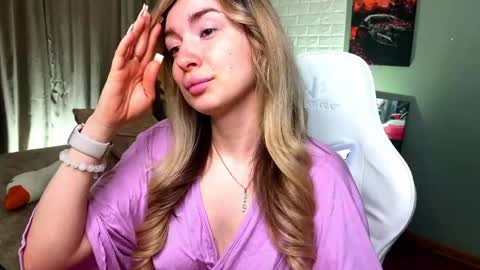 _crystal_moon_1 online show from 03-25-26, 10:16