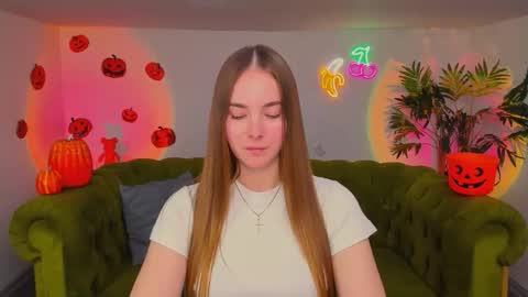 Erika online show from 10-28-25, 04:20