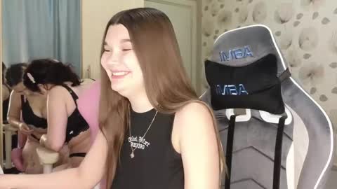 Snapshot of _cute_ice chatting on 05-17-26, 09:06 _cute_ice online show from 05-17-26, 09:06