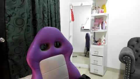 Snapshot of _cute_katy_ chatting on 10-21-25, 04:13 Katherine Shedule 10pm -4 am Colombia hour online show from 10-21-25, 04:13