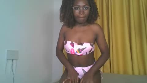 Snapshot of _cutestephanie chatting on 09-22-25, 02:35 STEPH online show from 09-22-25, 02:35