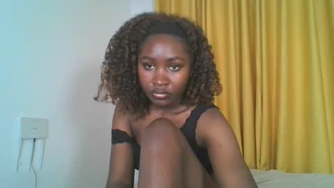 Snapshot of _cutestephanie chatting on 09-28-25, 02:00 STEPH online show from 09-28-25, 02:00