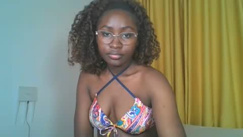 Snapshot of _cutestephanie chatting on 09-29-25, 02:11 STEPH online show from 09-29-25, 02:11