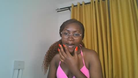 Snapshot of _cutestephanie chatting on 10-08-25, 03:53 STEPH online show from 10-08-25, 03:53