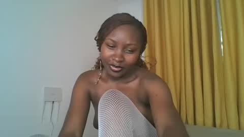 Snapshot of _cutestephanie chatting on 10-12-25, 02:38 STEPH online show from 10-12-25, 02:38