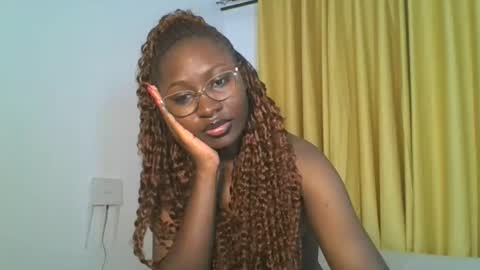 Snapshot of _cutestephanie chatting on 10-30-25, 11:27 STEPH online show from 10-30-25, 11:27